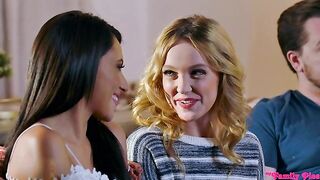 Christmas Creampies: Family Fun With Hime, Nikole, & Kyle S17E1