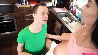 Nikki Nutz Feasts on Stepsister Pussy for Growth S32:E2