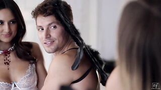 Really Getting To Know Our Friends On Halloween - S45:E13