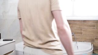 Relaxed Stepmom Seeks Relief from Stress - S3:E4