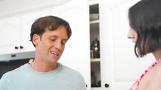 My New Hot Neighbor - S49:E18