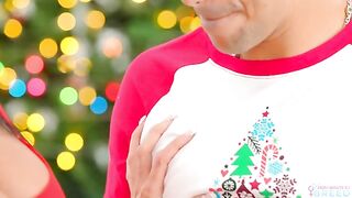 Cumming Down My Stepmoms Chimney On Christmas - S8:E7