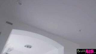 Step Sis "I put my controller on my pussy and it made me horny" S18:E10