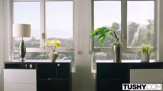 College Student Lena Gapes Herself on Cam While Boyfriend Visits