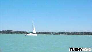 Businessman Fucks Model's Tight Ass Between Flights