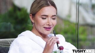 Venera's Anal Spa Day with Masseuse