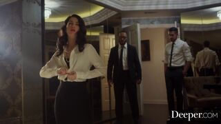 Evelyns Jealous Partner Learns to Share Her Intense Threesome