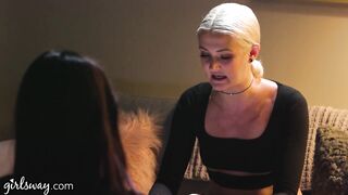 Secret Agents Do A Hard & Wet Facesitting While Waiting For Some Intels