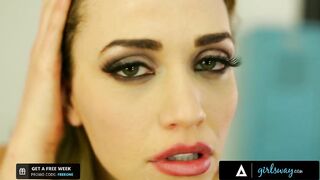 Mia Malkova Fingers Hard Her Co-Star In The Dressing Room After Their Horror Scene