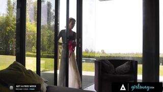 Whitney Wright Passionately Eats Aiden Ashley's Pussy By The Pool