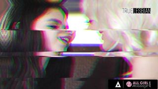 Two Hot Lesbians Lick Each Other's Pussies While Trying Gifts FRENCH SUBTITLES