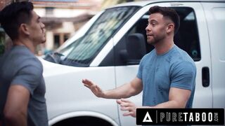 Jewelz Blu Gets Back At Cheating Fuckboy By Fucking One Of His Relatives!