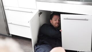 Sera Ryder and Kyle Mason entice plumber with eager pussies while he fixes sink