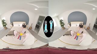 Emma's VR Masturbation Revelation