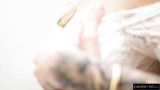 Thea Summers' Uncontrollable Desire at Home