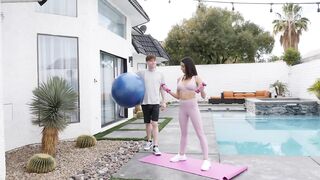 Personal Trainer Tests Eva Long's Pussy Endurance With His Cock