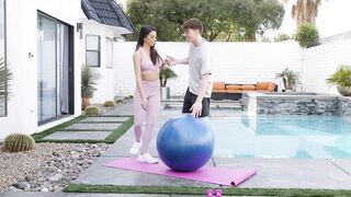 Personal Trainer Tests Eva Long's Pussy Endurance With His Cock