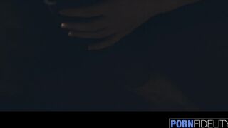 Evelyn and Jay Hallway Fuck Fulfills Tension