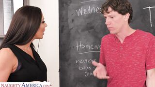 Rachel Starr shows student how to please a woman