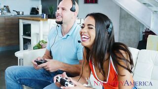 Gamer Vienna Black scores high by sucking a big fat dick