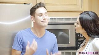 Mom Teaches Stepson to Please Women; Sierra Joins Threesome - S6:E4