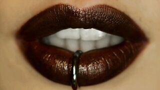 Marilyn Mansion fucking in the couch with her tattoos