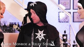 Katie Monroe and Riley Steele get fucked
