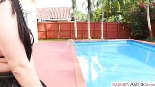 Latina Evie Olson jiggles and shakes her Ass Masterpiece in all the right ways