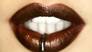 Linzee Ryder Entices Employee for Midday Office Fuck