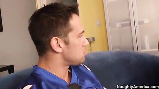 Kortney Kane fucking in the living room with her piercings