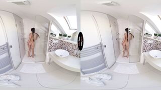 Taking Shower With Kate Rich