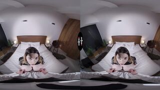 Boyfriend Confronts Safira's Nude Photos in VR Porn
