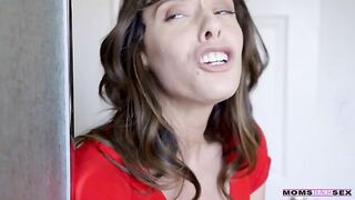 Stepmom Vera's Shower Lesson: S11-E9